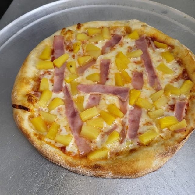 16" Medium Hawaiian Pizza.