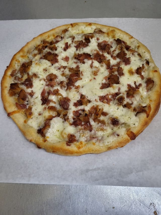 16" Medium Chicken, Bacon and Ranch Pizza.
