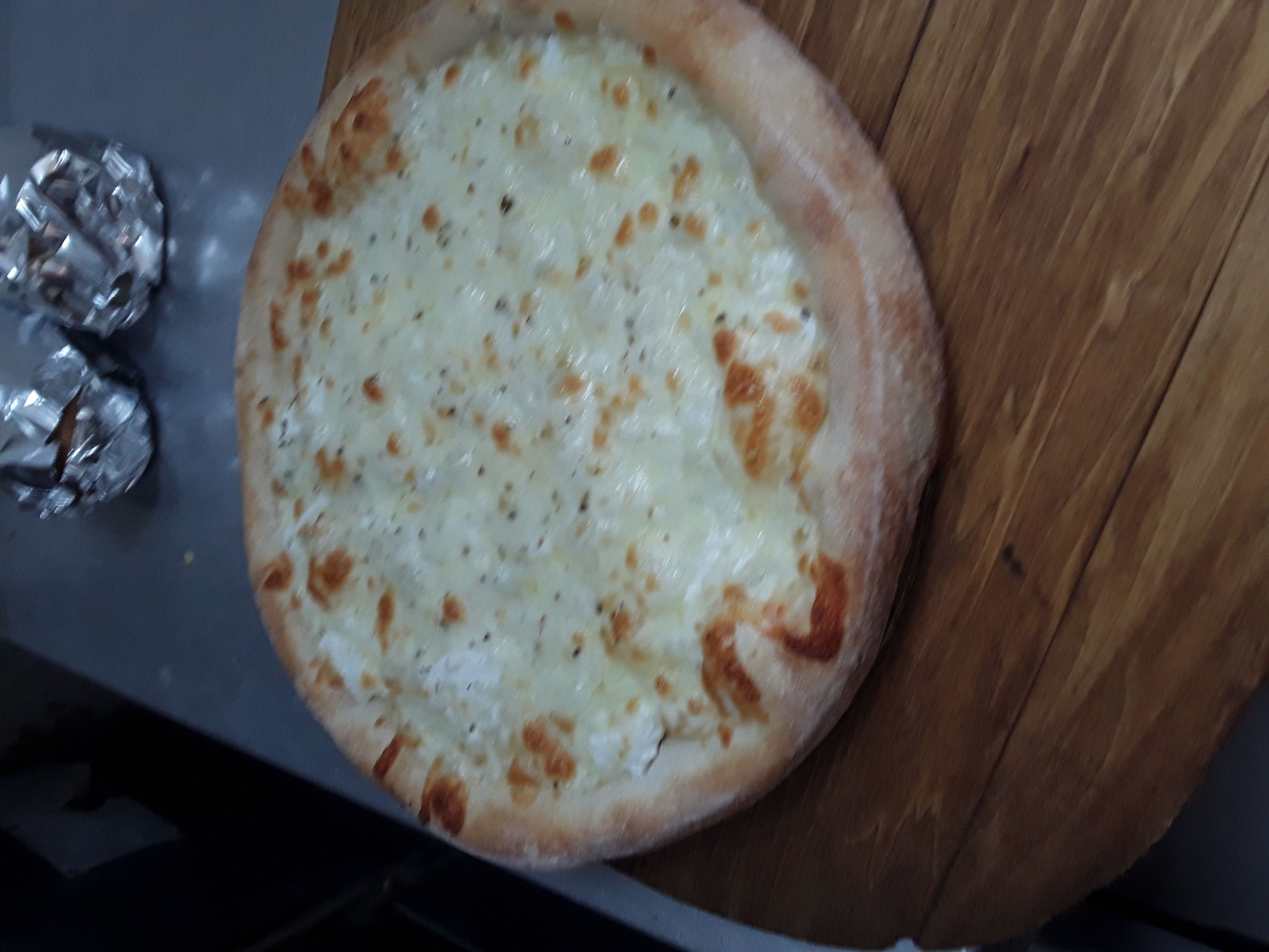 White Pizza (10" Personal Pizza).