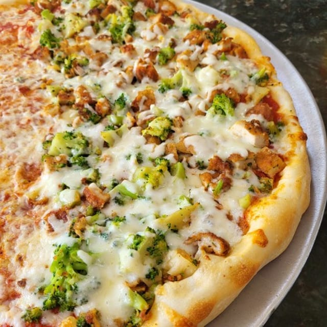 16" Medium Chicken and Broccoli Pizza.