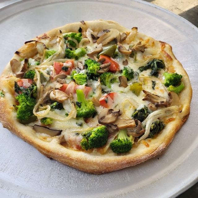 16" Medium Vegetables Pizza.